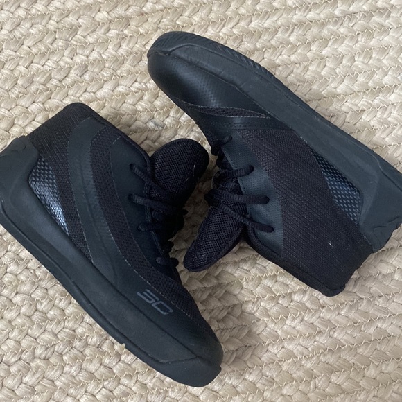 Under Armour All Black Stephen Curry Basketball Sneakers - Picture 6 of 7